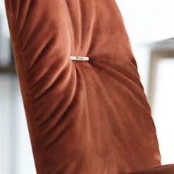 Aura Mobitec® Chaise style cocooning en tissu et pieds bois