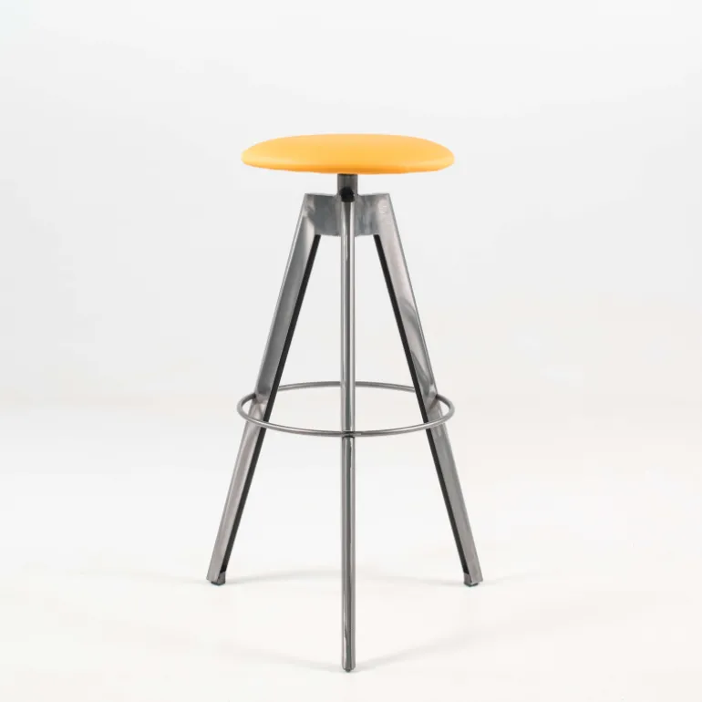 Vérone Carrier® Tabouret de bar pivotant sans dossier en synthétique et métal